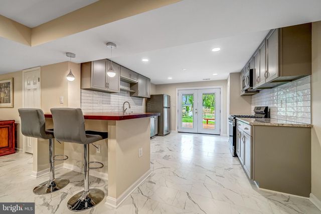 6042 MUNSON HILL RD, Falls Church, VA 22041