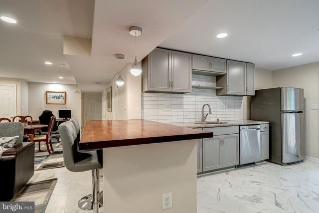 6042 MUNSON HILL RD, Falls Church, VA 22041