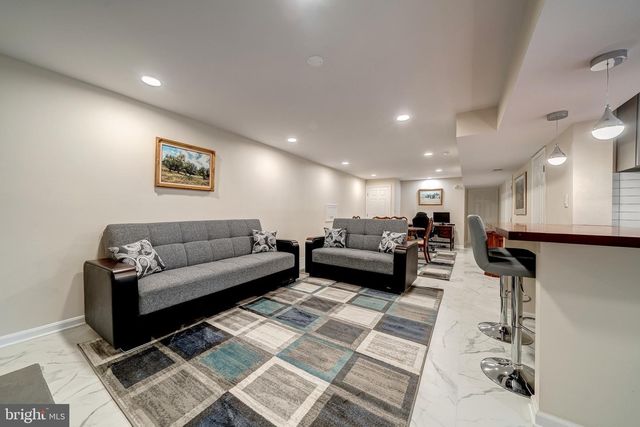 6042 MUNSON HILL RD, Falls Church, VA 22041