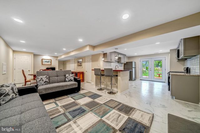 6042 MUNSON HILL RD, Falls Church, VA 22041