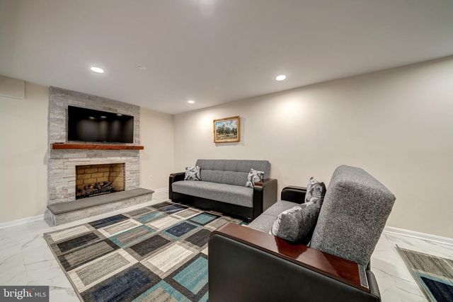 6042 MUNSON HILL RD, Falls Church, VA 22041