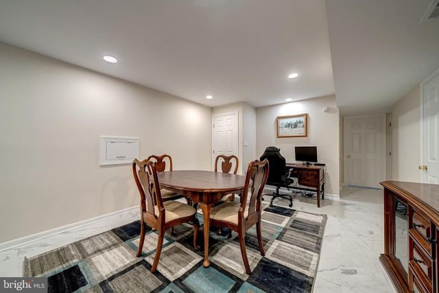 6042 MUNSON HILL RD, Falls Church, VA 22041