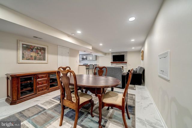 6042 MUNSON HILL RD, Falls Church, VA 22041