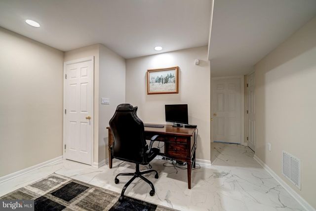 6042 MUNSON HILL RD, Falls Church, VA 22041