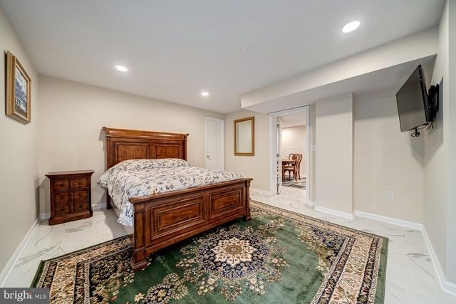 6042 MUNSON HILL RD, Falls Church, VA 22041