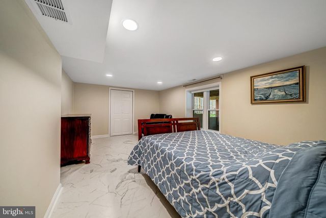 6042 MUNSON HILL RD, Falls Church, VA 22041