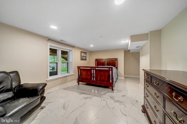 6042 MUNSON HILL RD, Falls Church, VA 22041