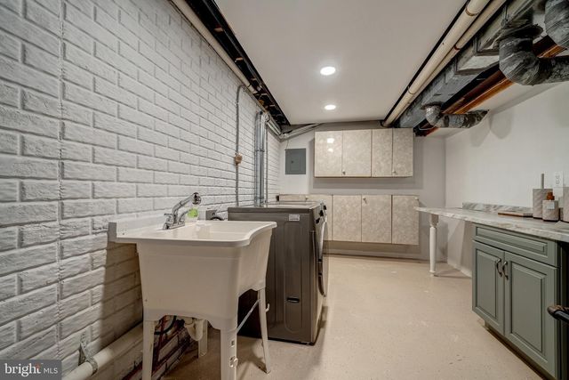 6042 MUNSON HILL RD, Falls Church, VA 22041