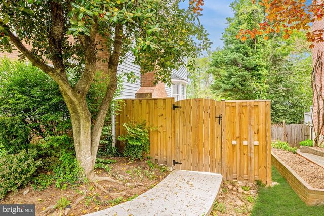 6042 MUNSON HILL RD, Falls Church, VA 22041