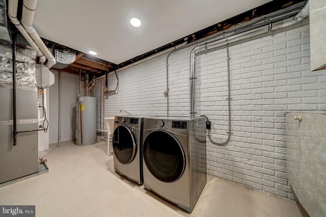 6042 MUNSON HILL RD, Falls Church, VA 22041