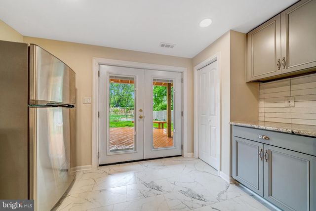 6042 MUNSON HILL RD, Falls Church, VA 22041