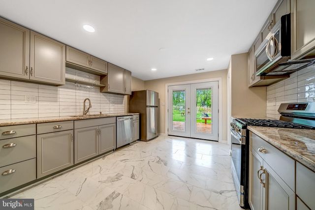 6042 MUNSON HILL RD, Falls Church, VA 22041