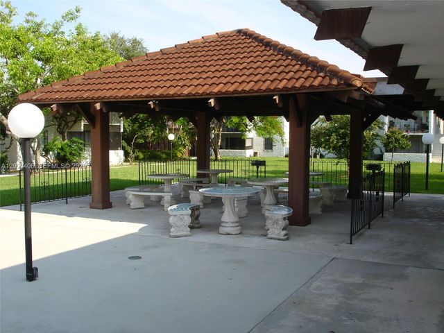8701 SW 141st St L8, Palmetto Bay, FL 33176