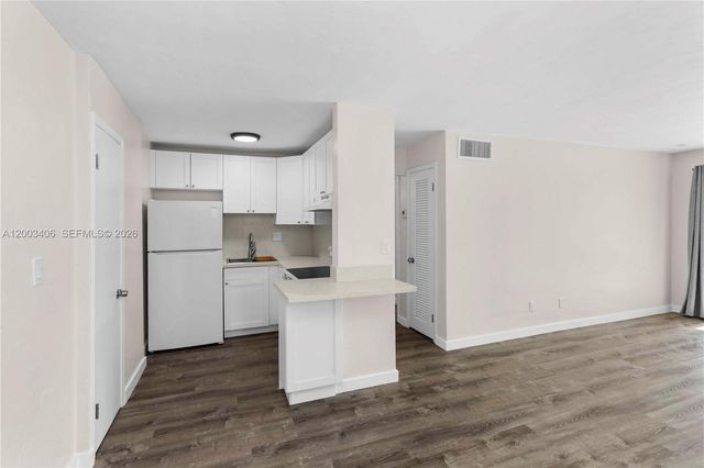 8701 SW 141st St L8, Palmetto Bay, FL 33176