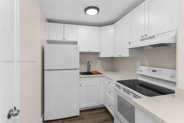 8701 SW 141st St L8, Palmetto Bay, FL 33176