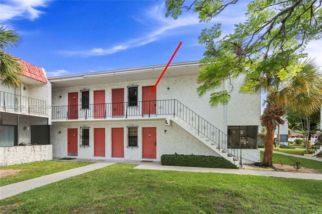 8701 SW 141st St L8, Palmetto Bay, FL 33176
