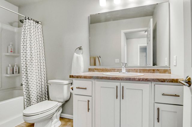 1161 ALBERT Court W, West Fargo, ND 58078