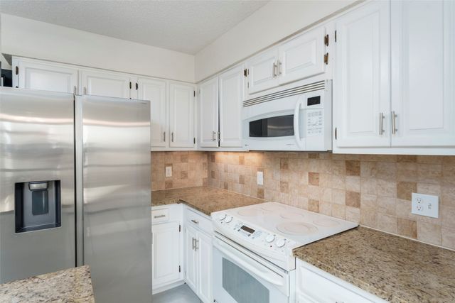 3709 Ravenhill Lane, Arlington, TX 76016