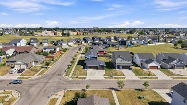 1102 LILAC Lane, Moorhead, MN 56560