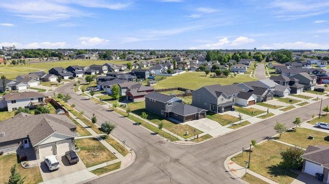 1102 LILAC Lane, Moorhead, MN 56560