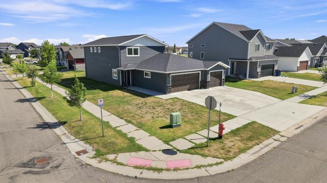 1102 LILAC Lane, Moorhead, MN 56560