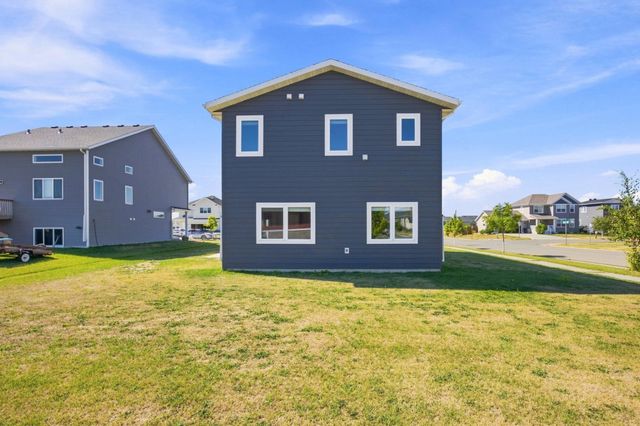 1102 LILAC Lane, Moorhead, MN 56560