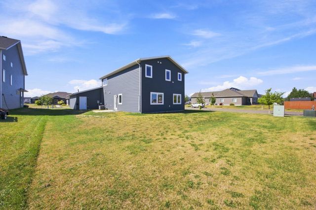 1102 LILAC Lane, Moorhead, MN 56560