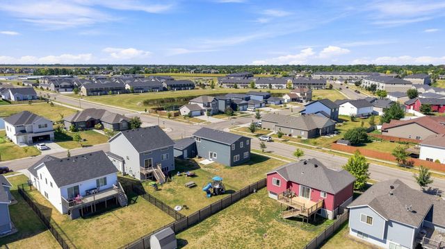 1102 LILAC Lane, Moorhead, MN 56560