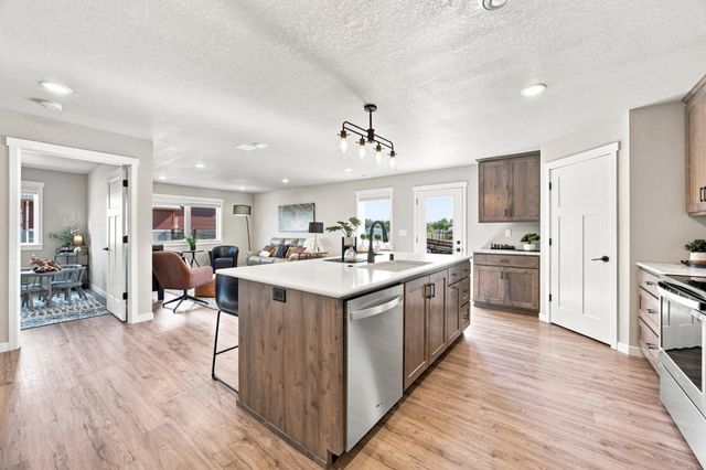 1102 LILAC Lane, Moorhead, MN 56560