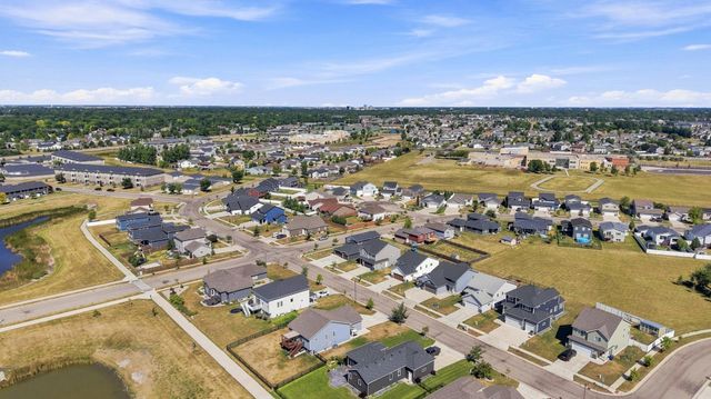 1102 LILAC Lane, Moorhead, MN 56560