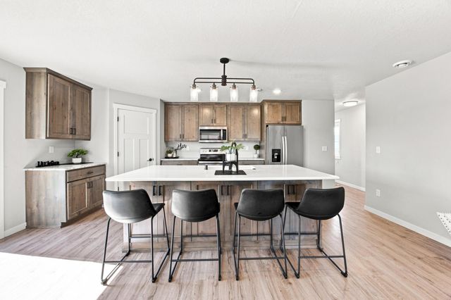 1102 LILAC Lane, Moorhead, MN 56560