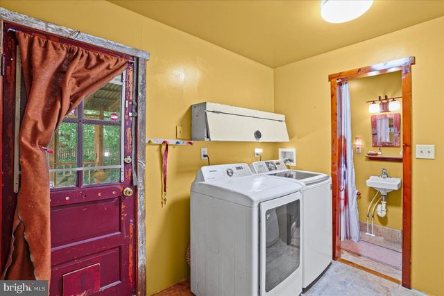 2104 LAKE AVE, Baltimore, MD 21218