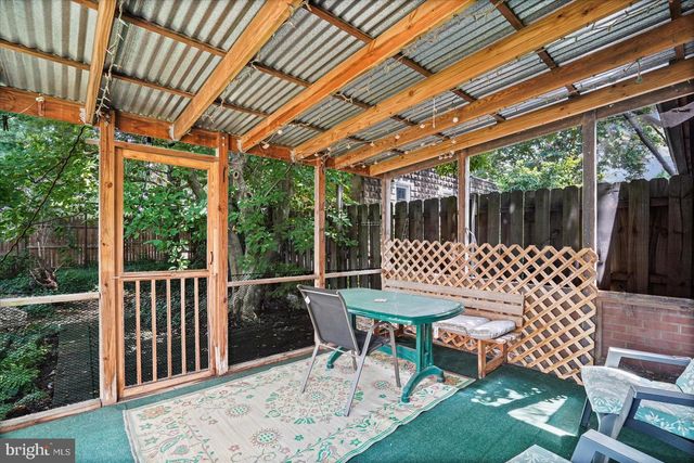 2104 LAKE AVE, Baltimore, MD 21218