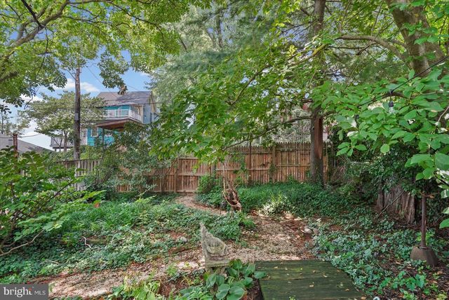 2104 LAKE AVE, Baltimore, MD 21218