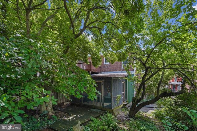 2104 LAKE AVE, Baltimore, MD 21218