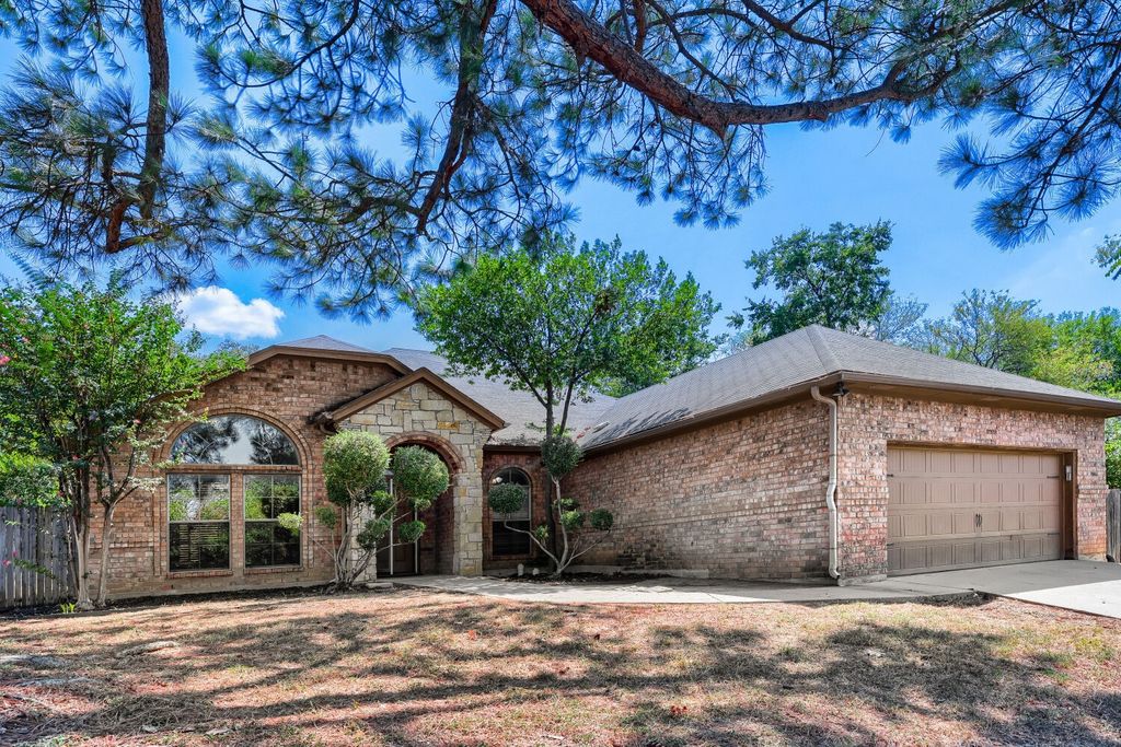 1104 Irwin Drive, Hurst, TX 76053 — photo 2