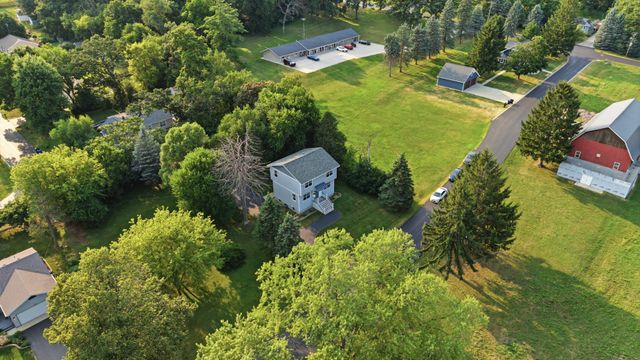 2408 N Spojnia Road N, Mchenry, IL 60050