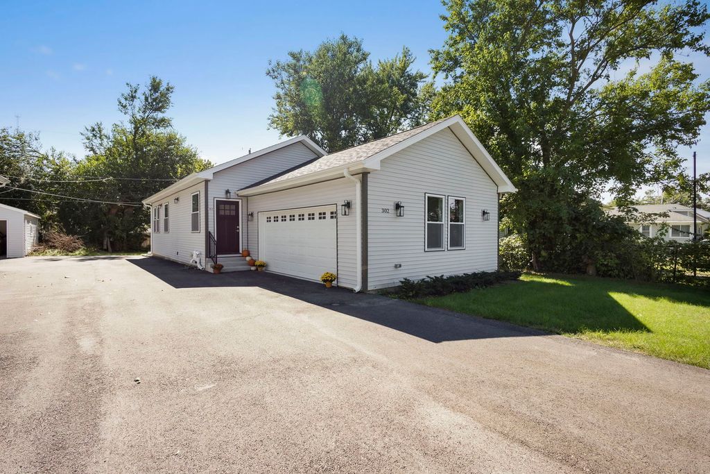 302 Hughes Avenue, Lockport, IL 60441 — exterior