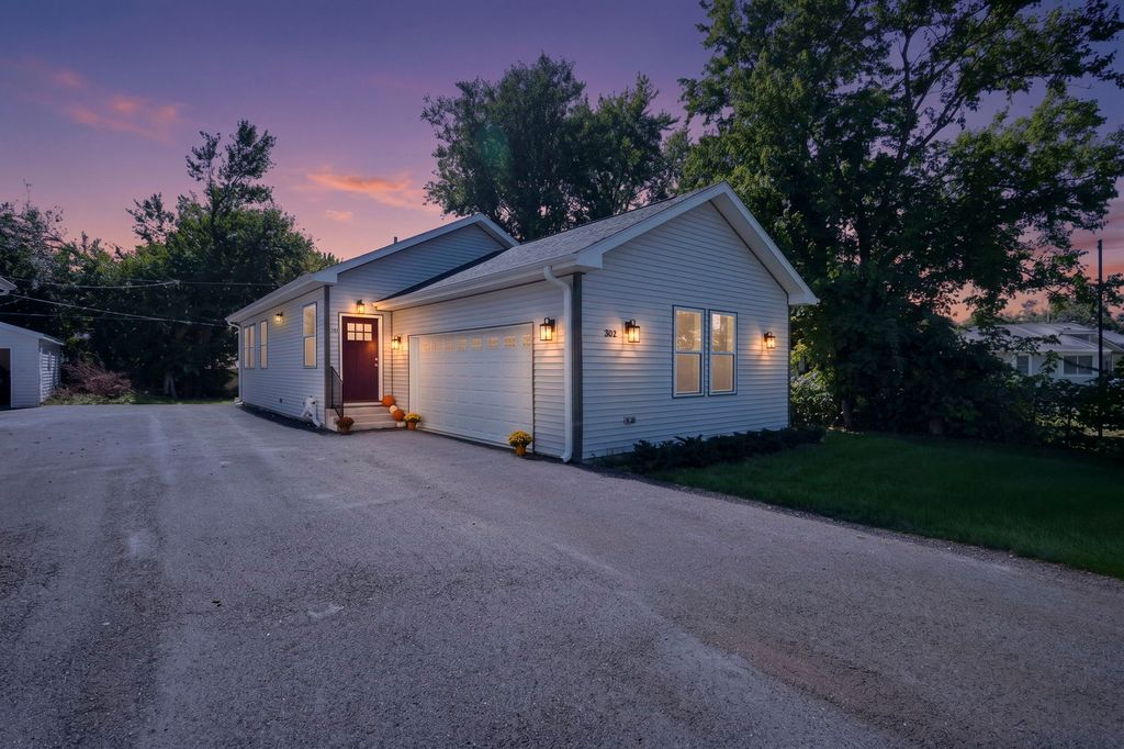 302 Hughes Avenue, Lockport, IL 60441 — photo 2