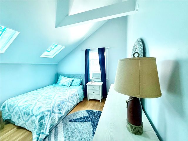 22 Dixon Street, Newport, RI 02840