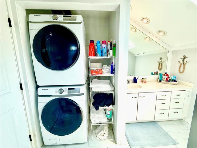 22 Dixon Street, Newport, RI 02840