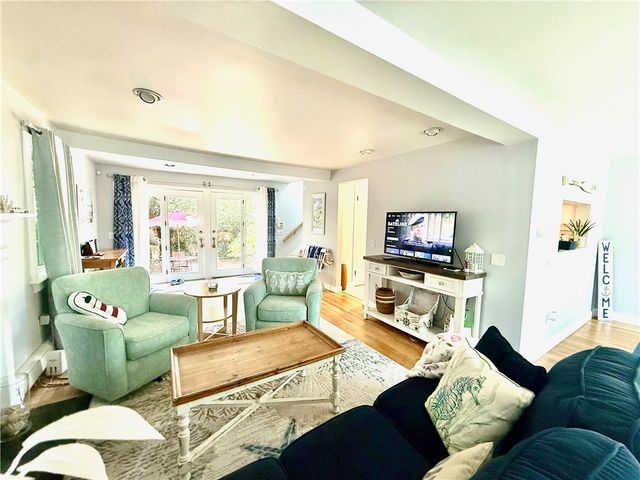 22 Dixon Street, Newport, RI 02840