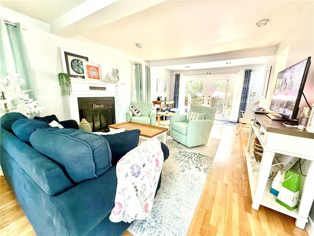 22 Dixon Street, Newport, RI 02840