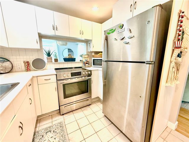 22 Dixon Street, Newport, RI 02840