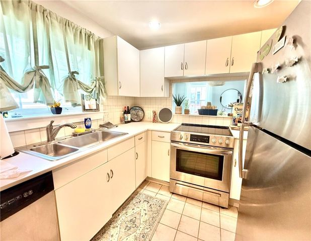 22 Dixon Street, Newport, RI 02840