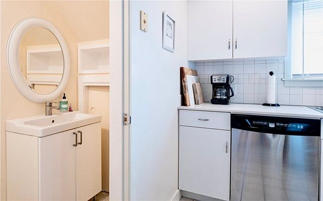 22 Dixon Street, Newport, RI 02840