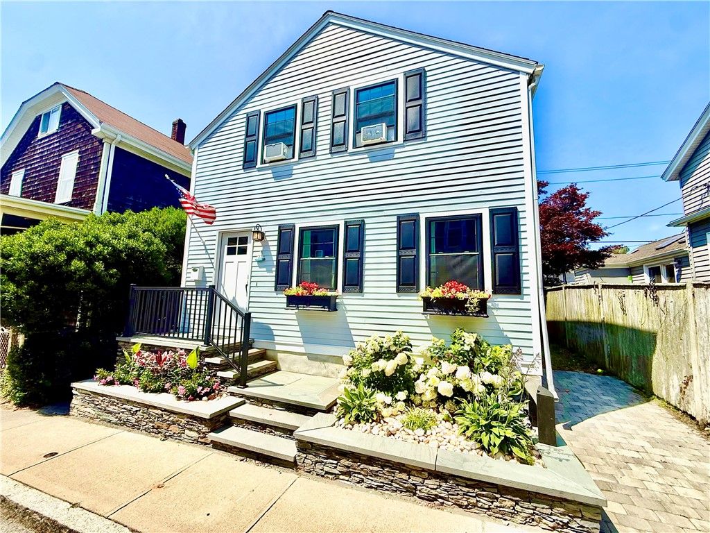 22 Dixon Street, Newport, RI 02840