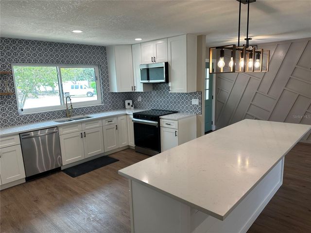 8808 44TH AVENUE DRIVE W, Bradenton, FL 34210