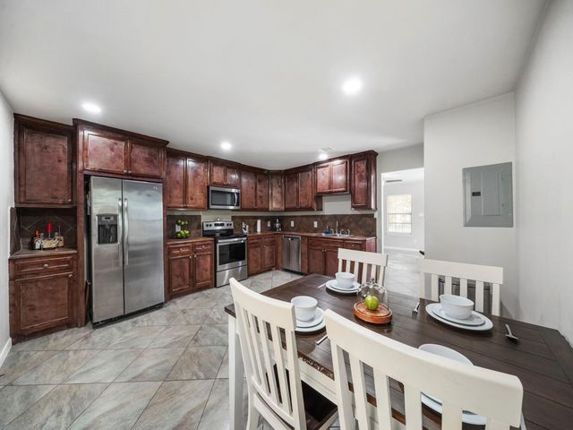 910 Rosewick Street, Houston, TX 77015
