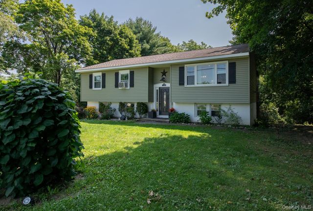 10 Lakeview Court, Poughkeepsie, NY 12603